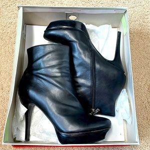 Cute, versatile black mid ankle boot with inside zipper.